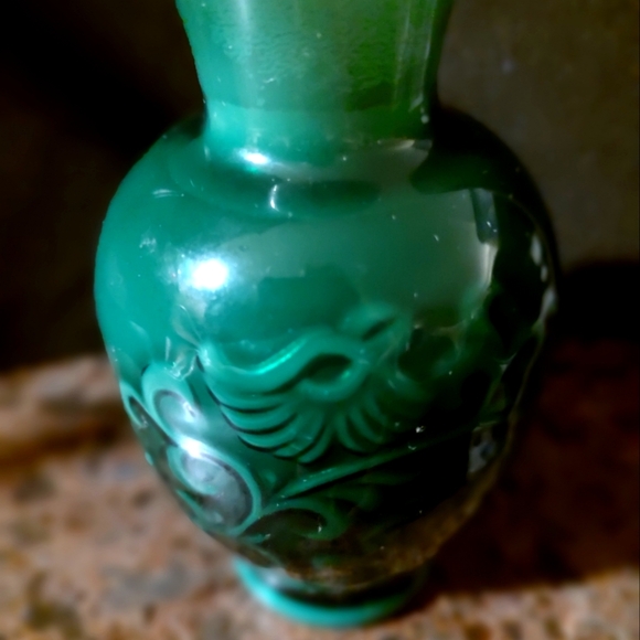 🌿💚🌿 Delightful Vintage 80's Avon Petite Forest Green Faux Jade Fragrance Vase - Picture 8 of 15